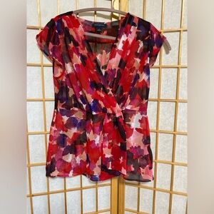 Banana Republic Women's V-Neck
Sheer Flower Top Cap Sleeve Red